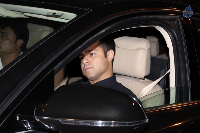 Bollywood Celebrities at Filmfare Awards 2017 - 41 / 49 photos