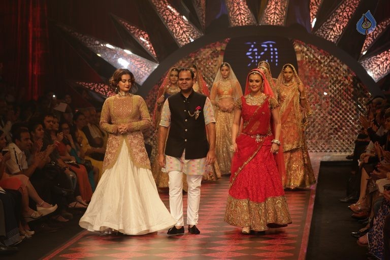 Bollywood Celebrities at IIJW 2015 Fashion Show 1 - 44 / 81 photos