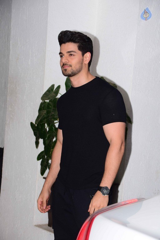 Bollywood Celebrities at Karan Johar Party - 15 / 52 photos
