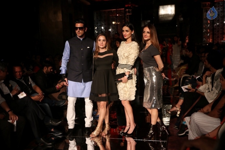 Bollywood Celebrities at LFW 2017 - 17 / 31 photos