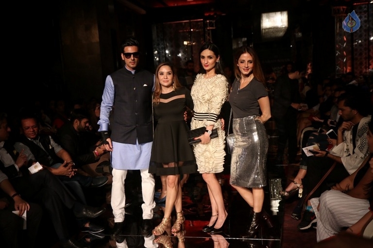 Bollywood Celebrities at LFW 2017 - 20 / 31 photos