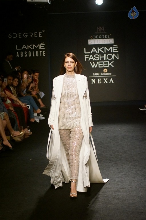 Bollywood Celebrities at LFW 2017 - 22 / 31 photos