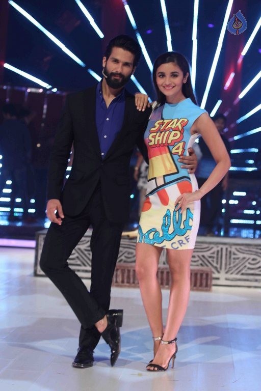 Bollywood Celebrities at Super Finale of JDJ - 6 / 48 photos