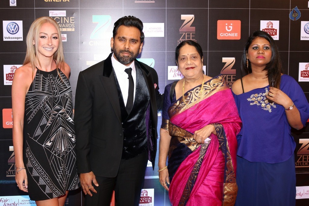 Bollywood Celebrities at Zee Cine Awards Red Carpet - 72 / 92 photos