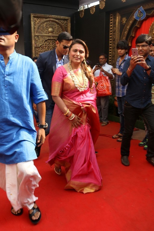 Bollywood Celebrities Attend Durga Pooja - 32 / 41 photos