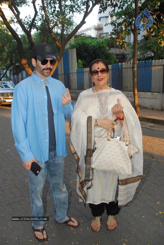 Bollywood Celebrities Cast Their Votes - 45 / 121 photos