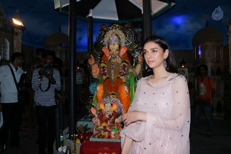 Bollywood Celebrities Celebrates Ganesh Chaturthi Photos - 5 / 53 photos