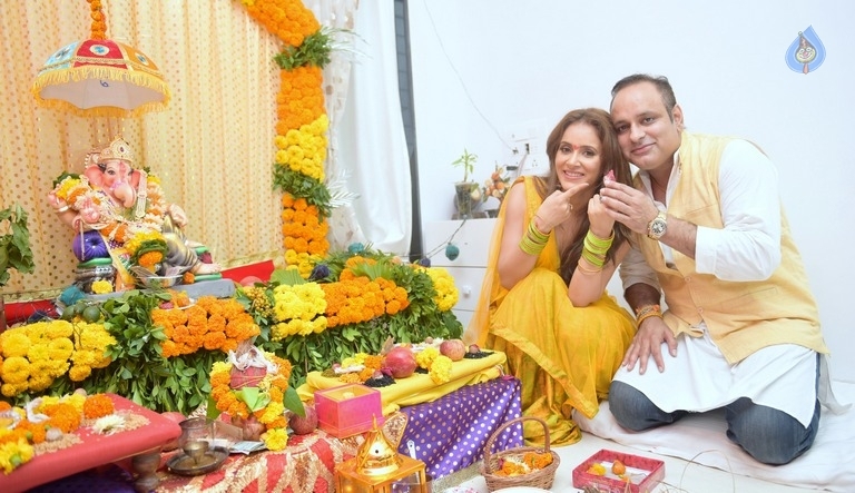 Bollywood Celebrities Celebrates Ganesh Chaturthi Photos - 24 / 53 photos