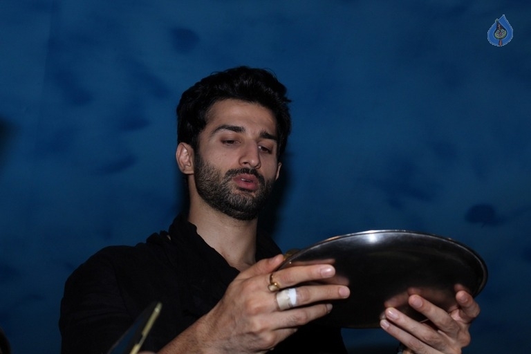 Bollywood Celebrities Celebrates Ganesh Chaturthi Photos - 31 / 53 photos