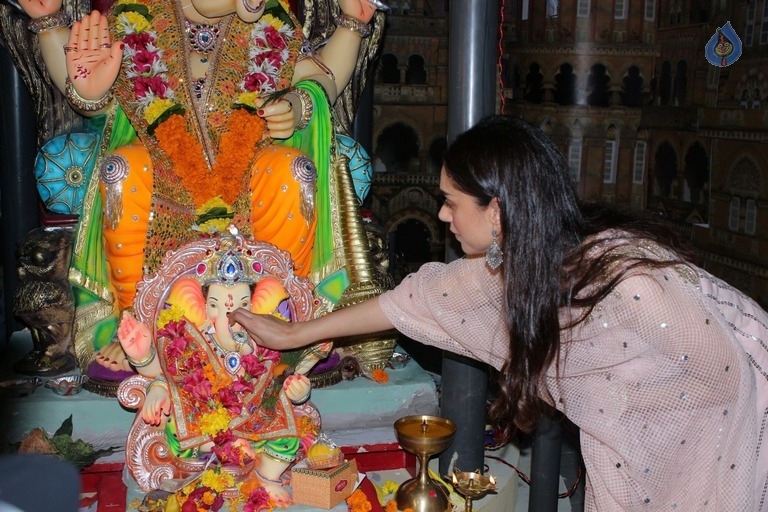 Bollywood Celebrities Celebrates Ganesh Chaturthi Photos - 32 / 53 photos