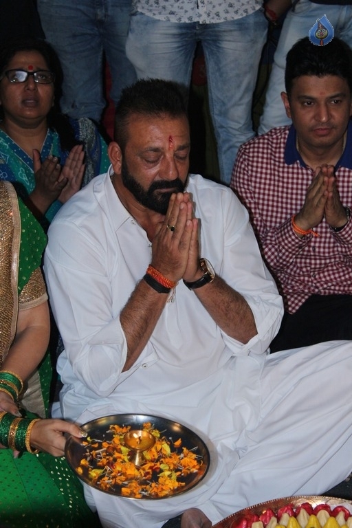 Bollywood Celebrities Celebrates Ganesh Chaturthi Photos - 34 / 53 photos