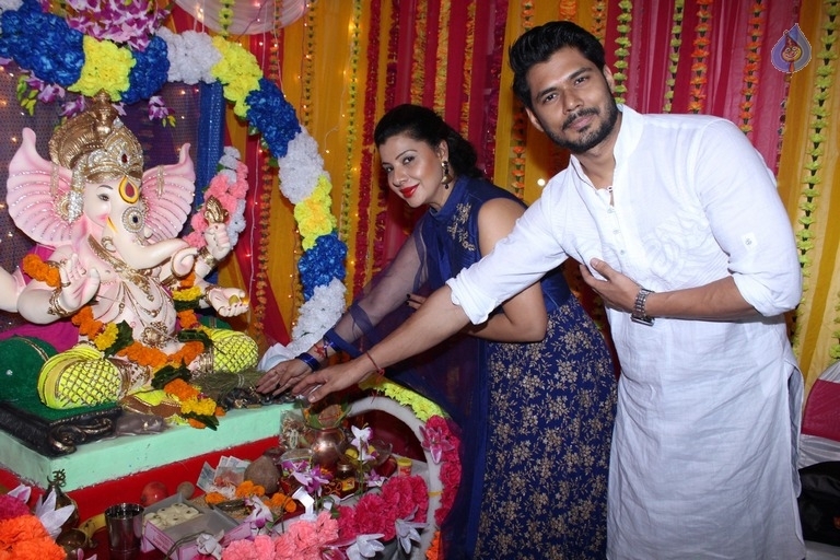Bollywood Celebrities Celebrates Ganesh Chaturthi Photos - 36 / 53 photos