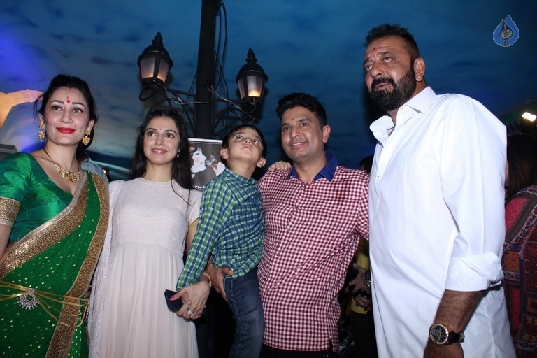 Bollywood Celebrities Celebrates Ganesh Chaturthi Photos - 37 / 53 photos