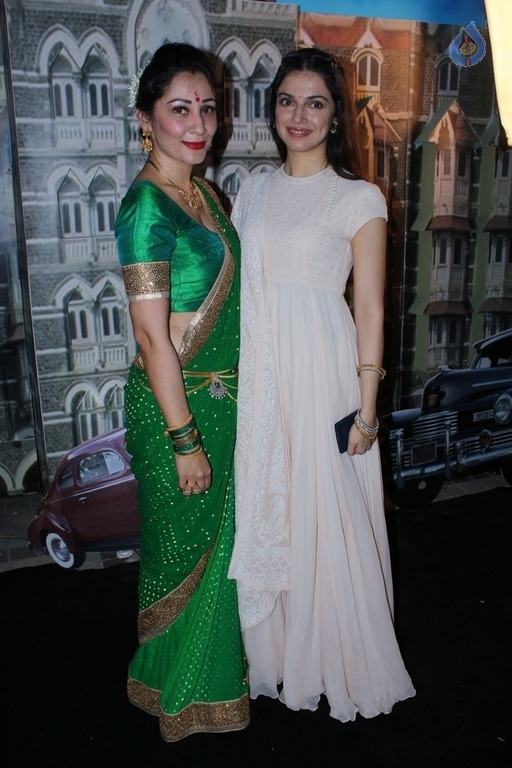 Bollywood Celebrities Celebrates Ganesh Chaturthi Photos - 38 / 53 photos