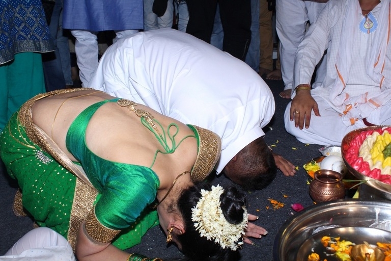 Bollywood Celebrities Celebrates Ganesh Chaturthi Photos - 42 / 53 photos