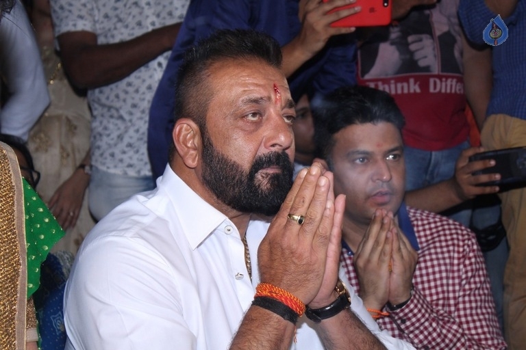 Bollywood Celebrities Celebrates Ganesh Chaturthi Photos - 43 / 53 photos