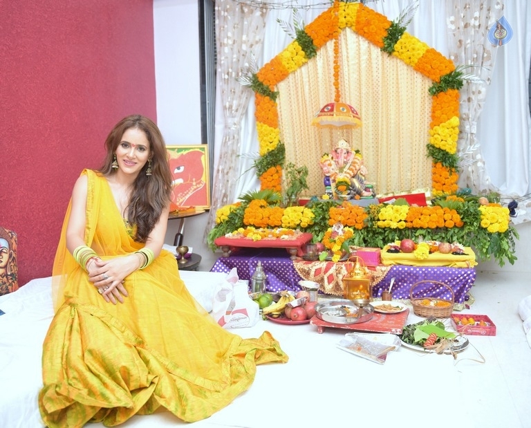 Bollywood Celebrities Celebrates Ganesh Chaturthi Photos - 46 / 53 photos