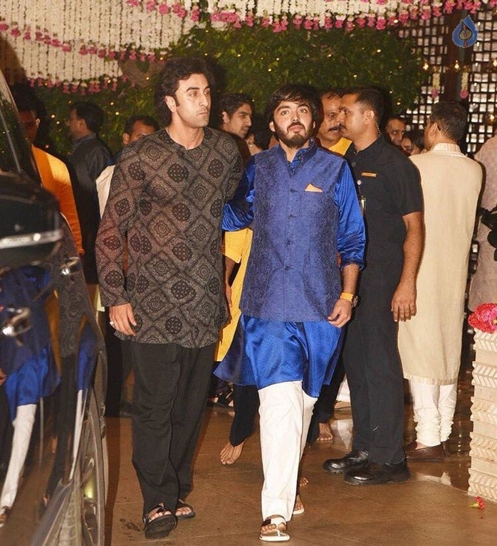 Bollywood Celebrities Celebrates Ganesh Chaturthi Photos - 50 / 53 photos