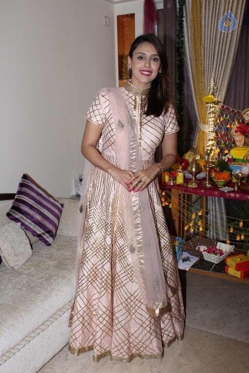 Bollywood Celebrities Celebrates Ganesh Chaturthi Photos - 53 / 53 photos