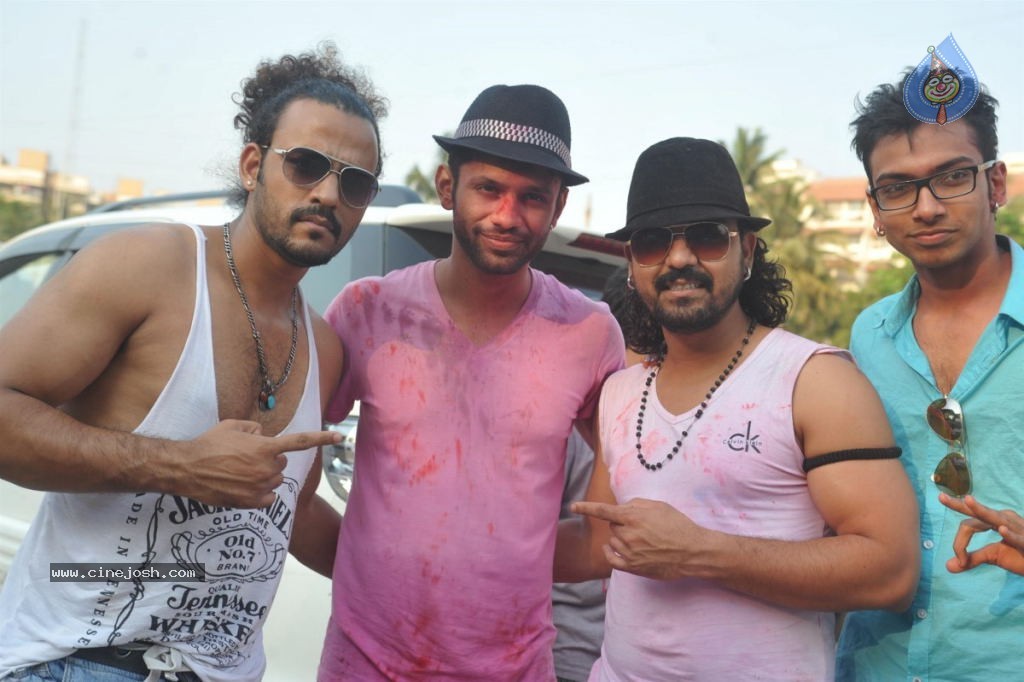 Bollywood Celebrities Celebrates Holi - 4 / 178 photos