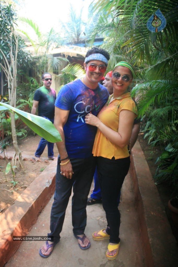 Bollywood Celebrities Celebrates Holi - 14 / 178 photos