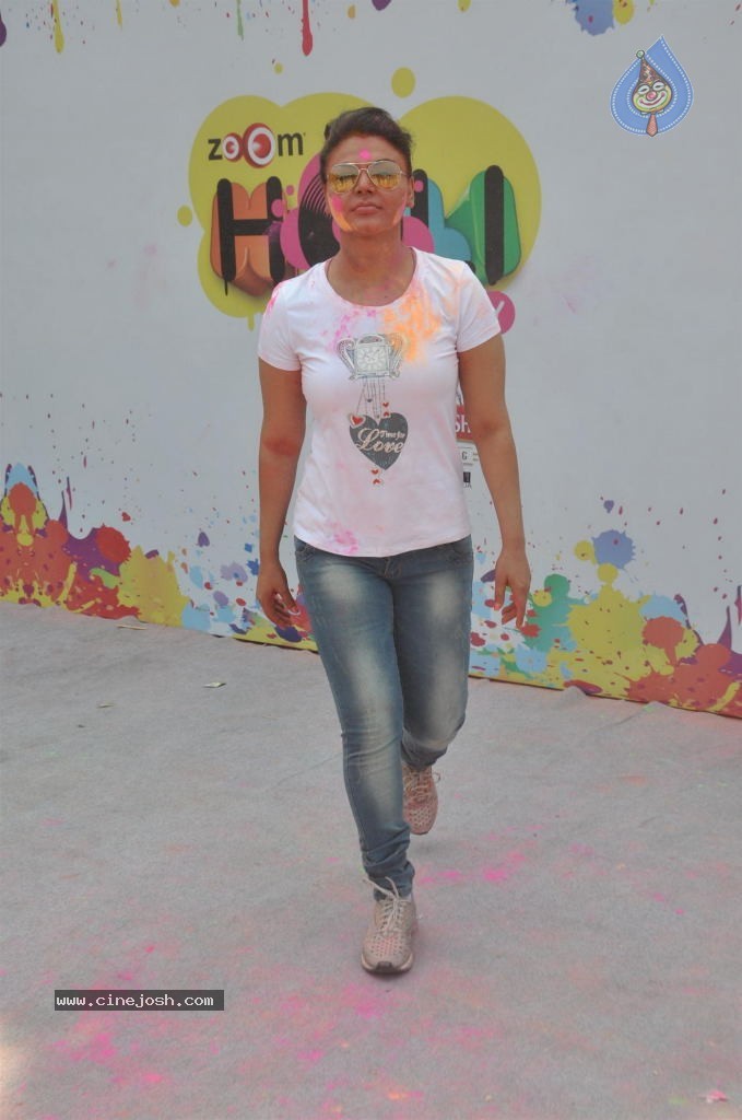 Bollywood Celebrities Celebrates Holi - 22 / 178 photos