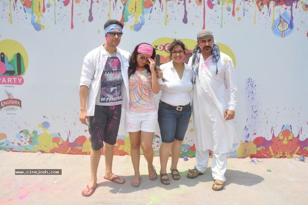 Bollywood Celebrities Celebrates Holi - 25 / 178 photos