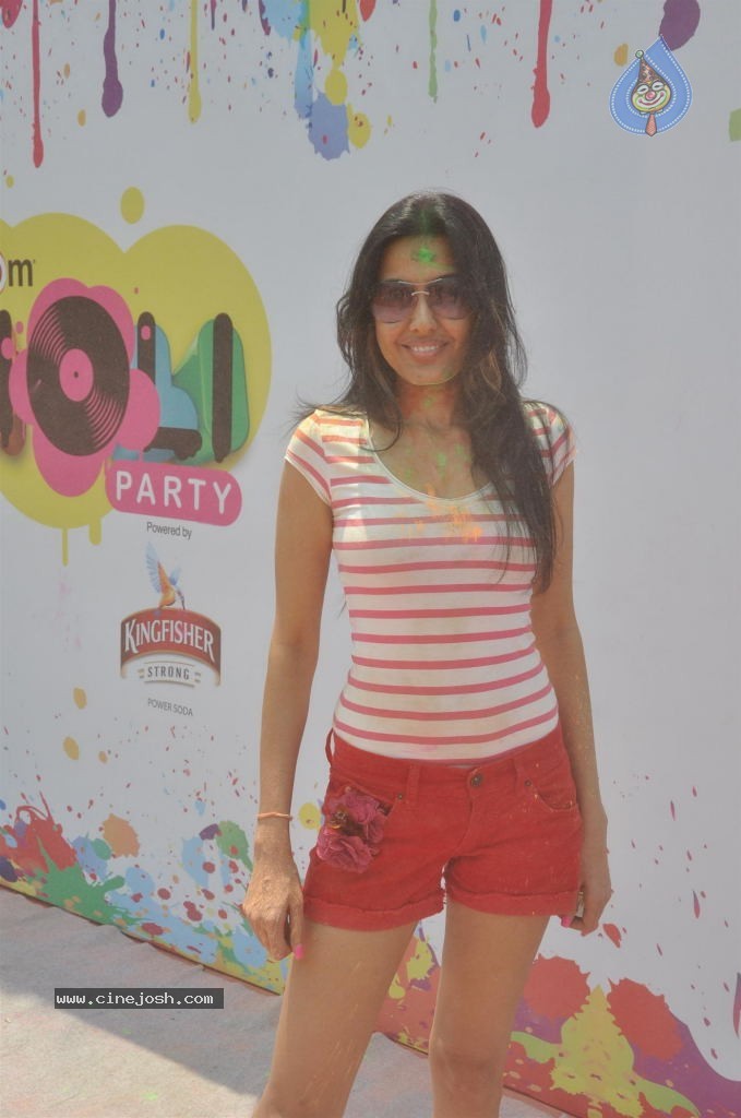 Bollywood Celebrities Celebrates Holi - 32 / 178 photos