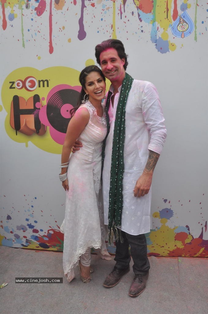 Bollywood Celebrities Celebrates Holi - 35 / 178 photos