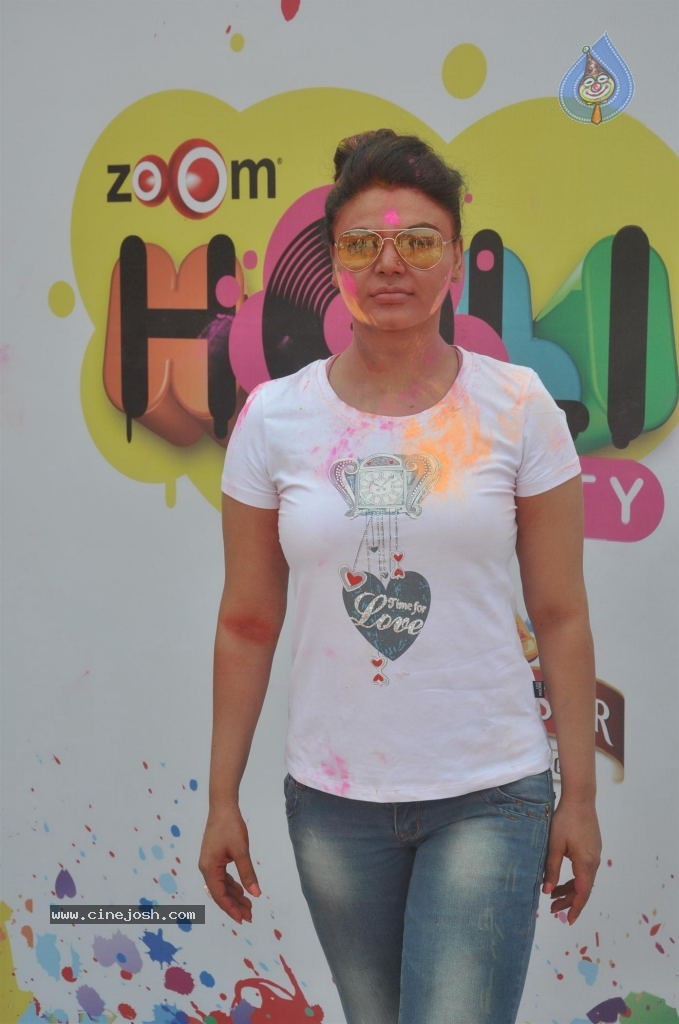 Bollywood Celebrities Celebrates Holi - 48 / 178 photos