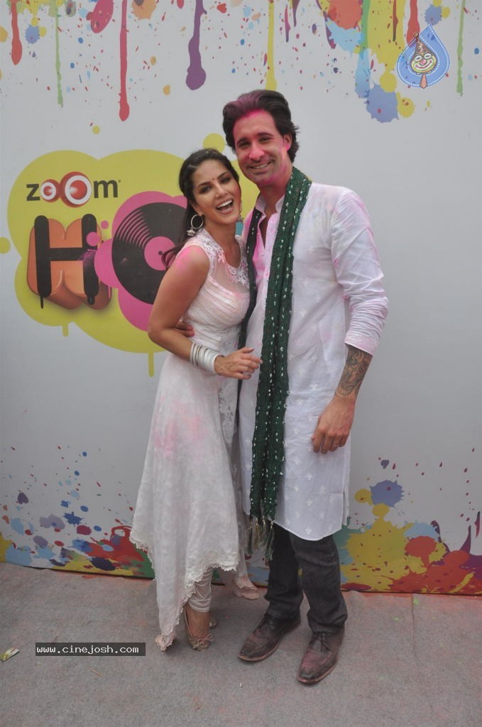Bollywood Celebrities Celebrates Holi - 52 / 178 photos