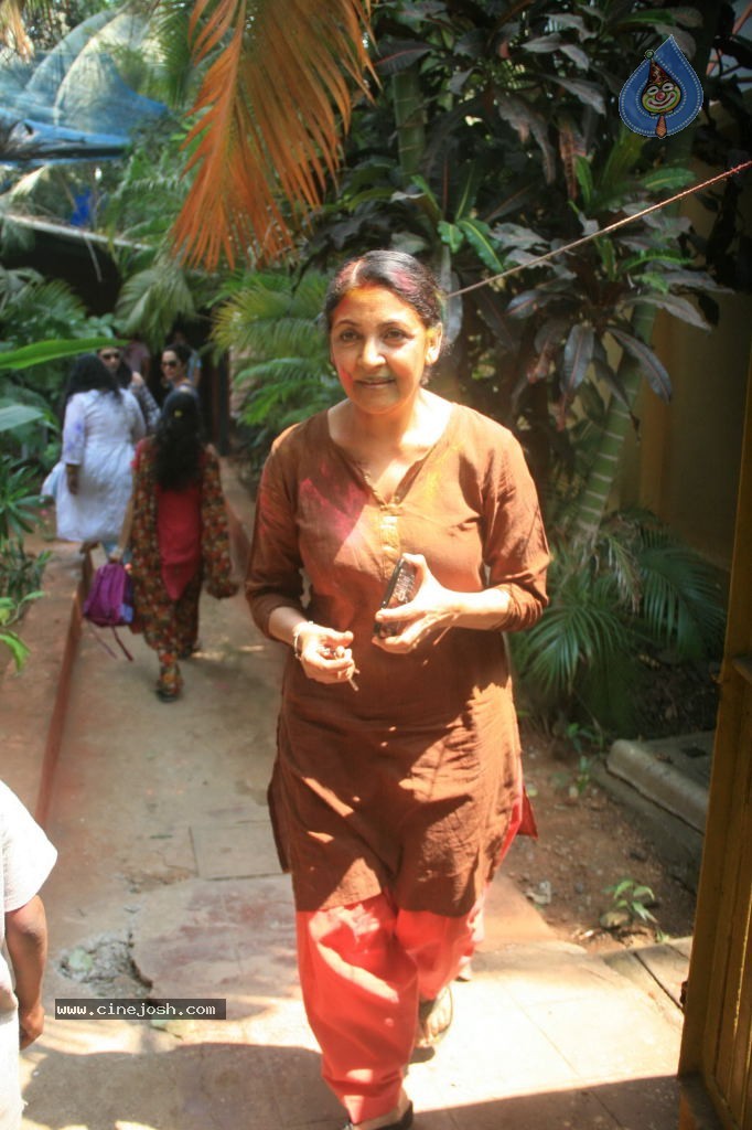 Bollywood Celebrities Celebrates Holi - 56 / 178 photos