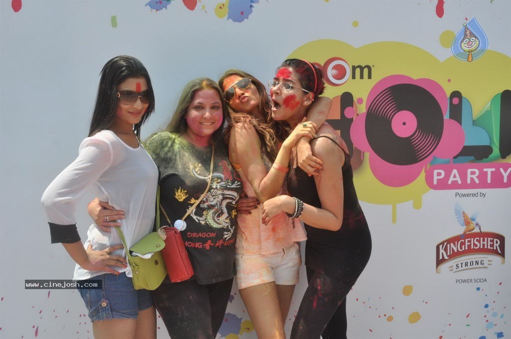 Bollywood Celebrities Celebrates Holi - 61 / 178 photos
