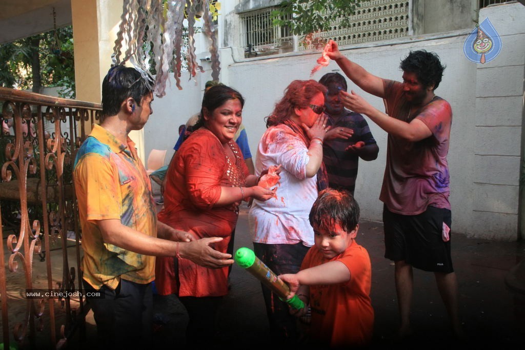 Bollywood Celebrities Celebrates Holi - 64 / 178 photos