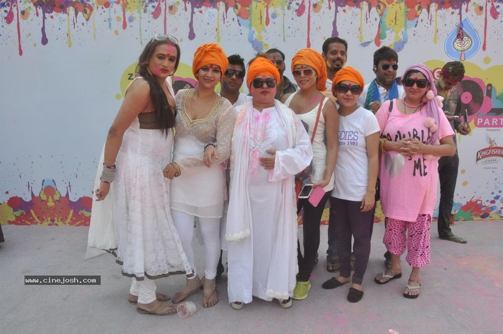 Bollywood Celebrities Celebrates Holi - 65 / 178 photos