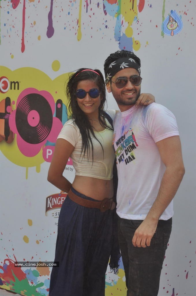 Bollywood Celebrities Celebrates Holi - 67 / 178 photos