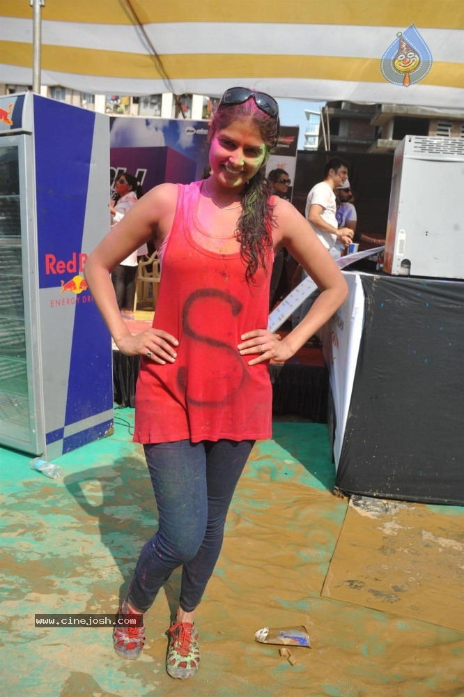 Bollywood Celebrities Celebrates Holi - 71 / 178 photos