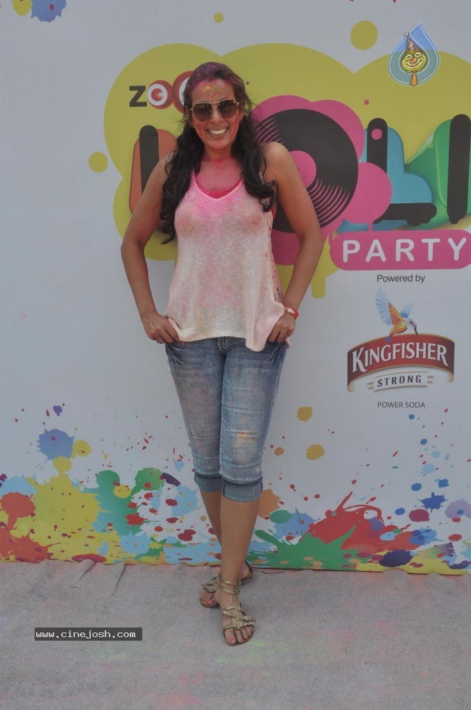 Bollywood Celebrities Celebrates Holi - 78 / 178 photos