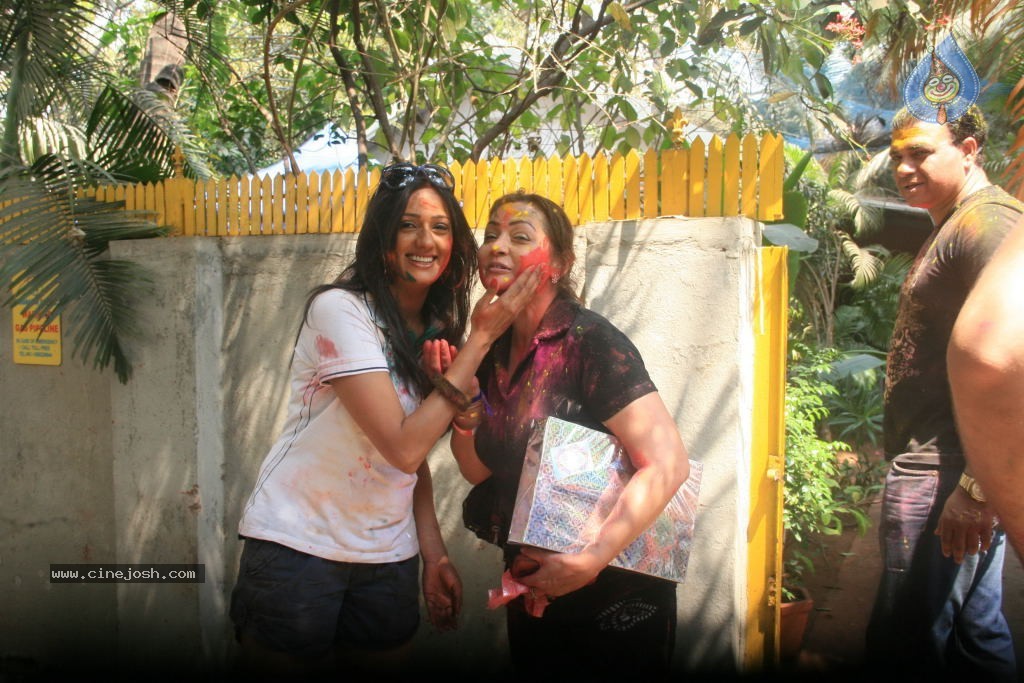 Bollywood Celebrities Celebrates Holi - 82 / 178 photos