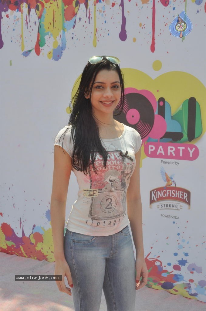 Bollywood Celebrities Celebrates Holi - 83 / 178 photos