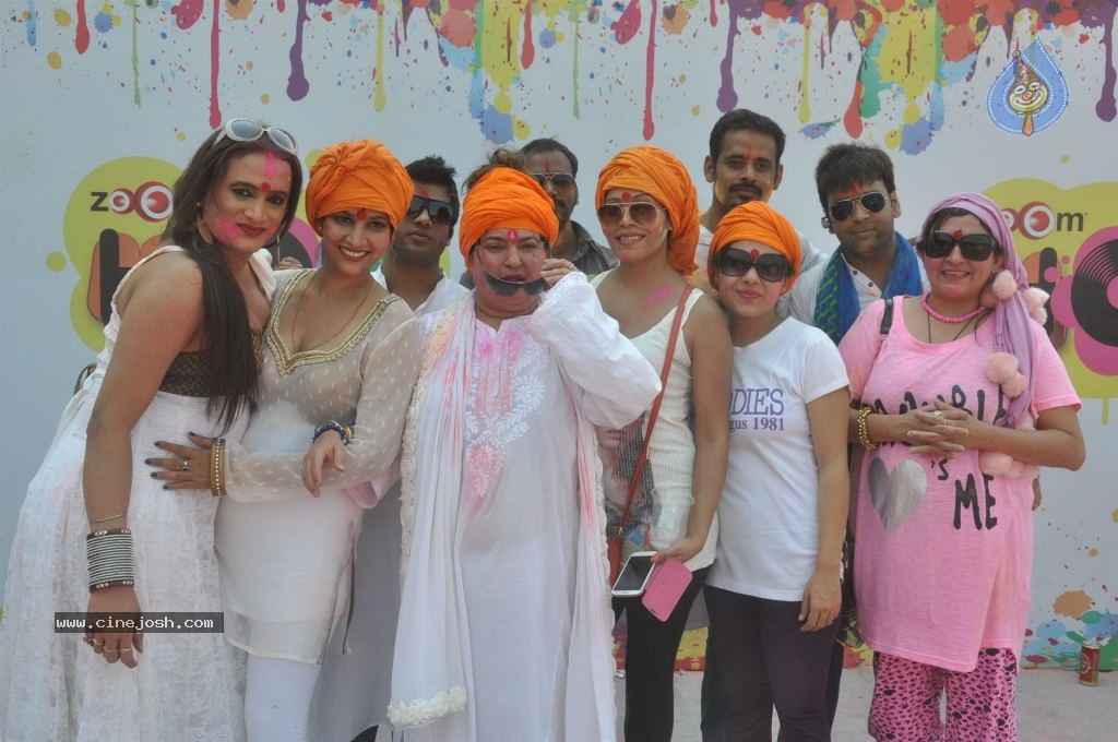 Bollywood Celebrities Celebrates Holi - 85 / 178 photos
