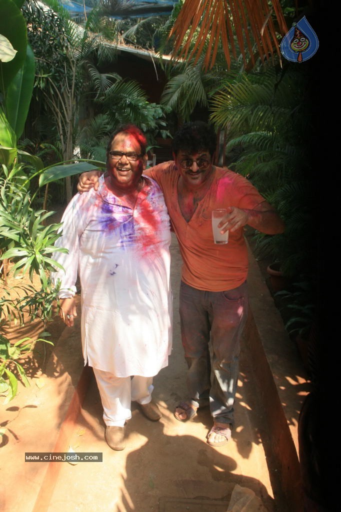 Bollywood Celebrities Celebrates Holi - 89 / 178 photos
