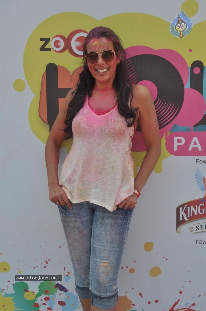Bollywood Celebrities Celebrates Holi - 90 / 178 photos