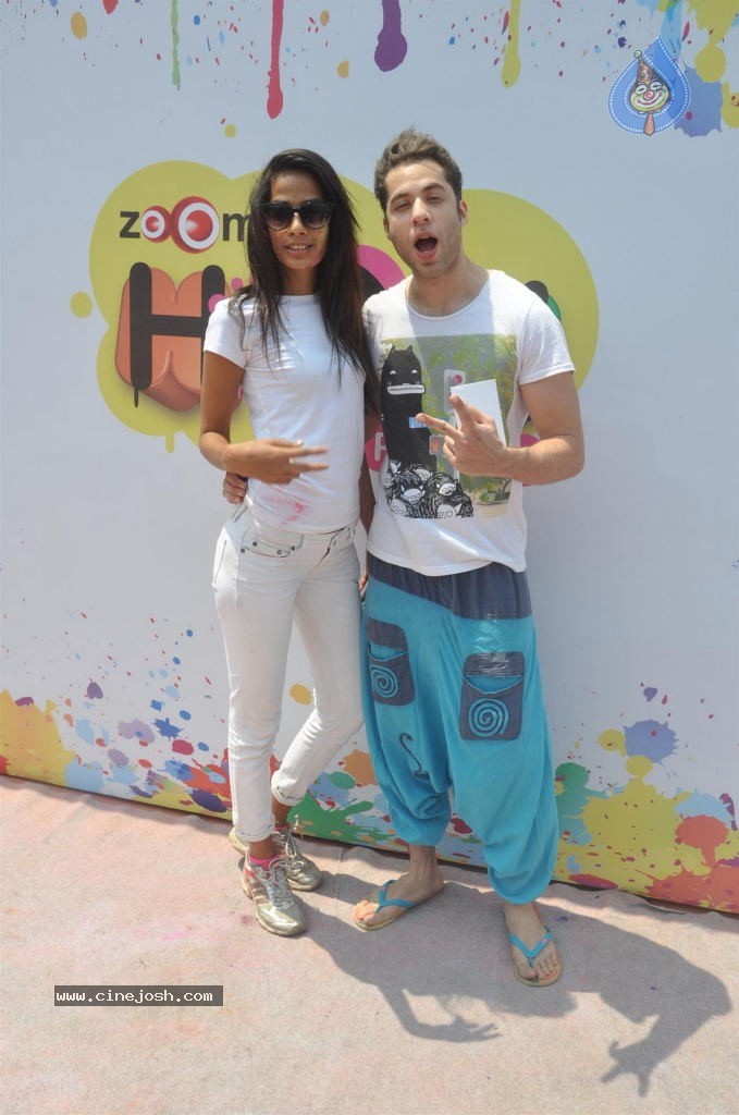 Bollywood Celebrities Celebrates Holi - 91 / 178 photos
