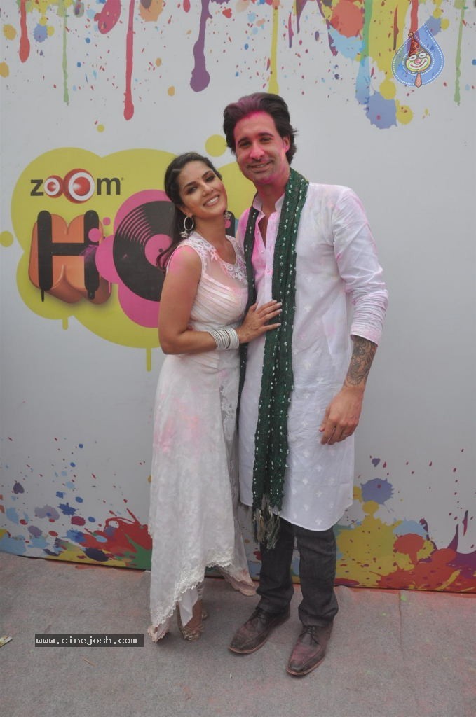 Bollywood Celebrities Celebrates Holi - 95 / 178 photos