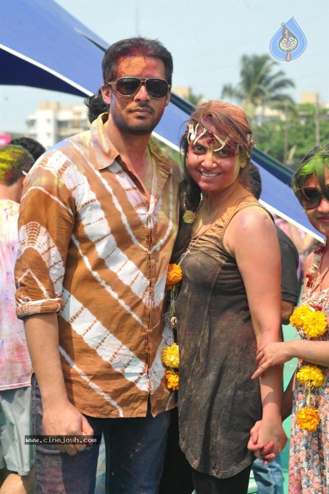 Bollywood Celebrities Celebrates Holi - 102 / 178 photos
