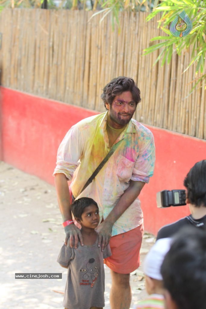 Bollywood Celebrities Celebrates Holi - 104 / 178 photos