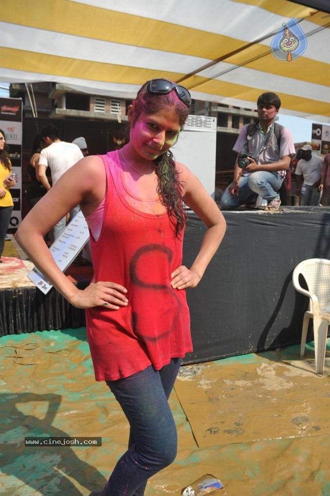 Bollywood Celebrities Celebrates Holi - 108 / 178 photos