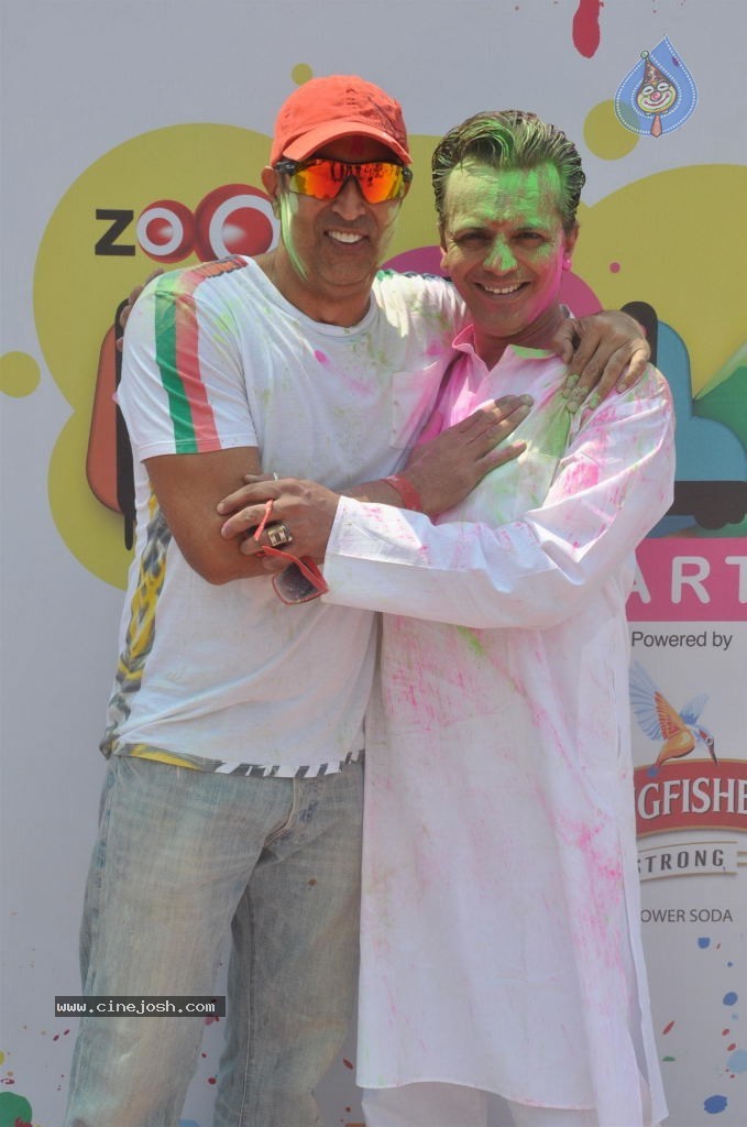 Bollywood Celebrities Celebrates Holi - 128 / 178 photos