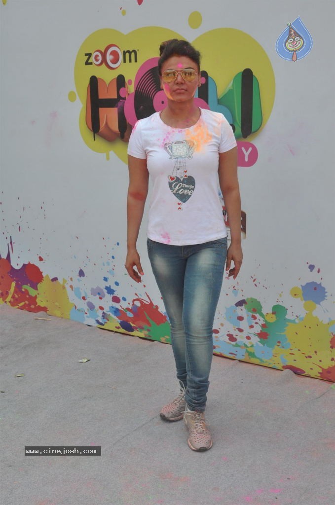 Bollywood Celebrities Celebrates Holi - 143 / 178 photos